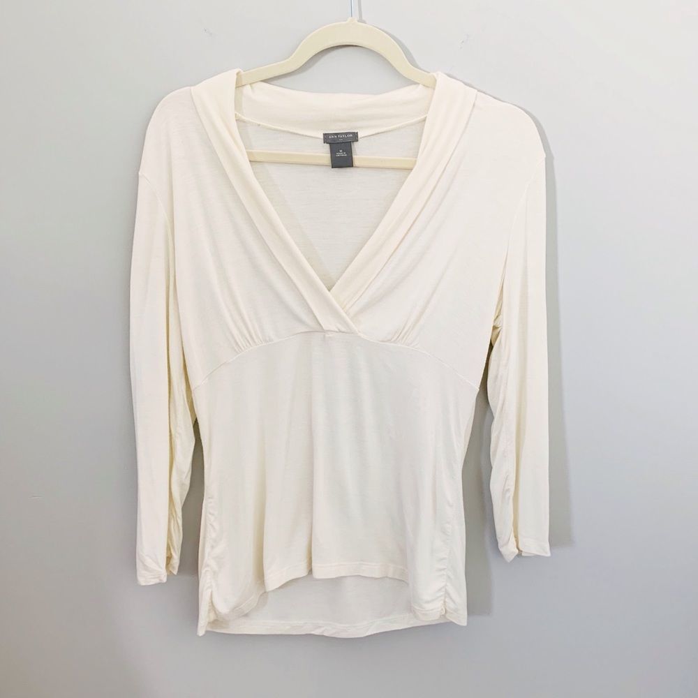 Ann Taylor blouse cream deep v stretch M E…